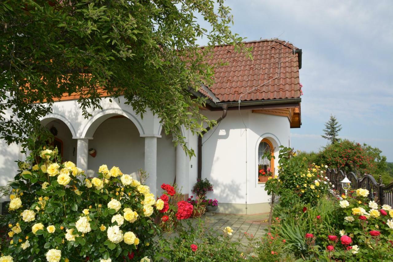 Pension Restaurant Rosenberg Jennersdorf Exteriör bild
